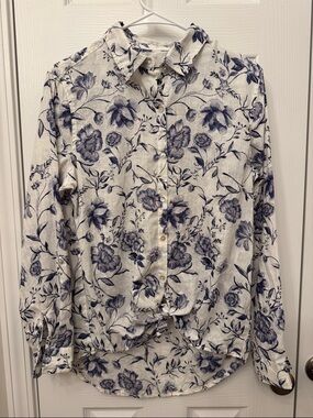 Cynthia Rowley Blue Floral Button-Down Blouse in White and Navy 100% Linen